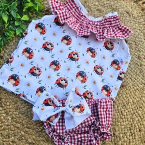 Conjunto de camisa sin mangas con cubrepañal diseño mariquitas
