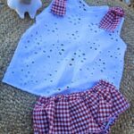 Conjunto de camisa sin mangas con cubrepañal con volantes vichy rojo