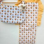 Colchoneta de silla de paseo con bolso panera diseño abejita