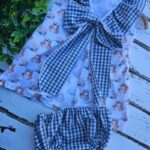 Vestido cagrejo con braguitas de cuadro vichy azul