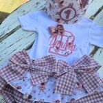 Conjunto de Cumpleaños camiseta y cubrepañal con volantes de hada rosa con inicial y nombre - telasyretales.com