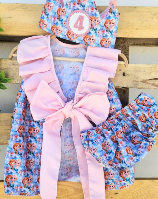Vestido Frozen con corona de cumpleaños y braguitas