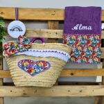 Cesta de palma para la playa de La Sirenita con toalla