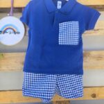 Conjunto de polito de mangas cortas con short diseño cuadros vichy azul