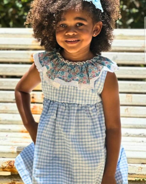 Vestido vichy celeste con braguitas y cuello estampado flores