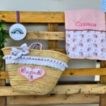 Cesta de palma para la playa de princesa y unicornio con toalla