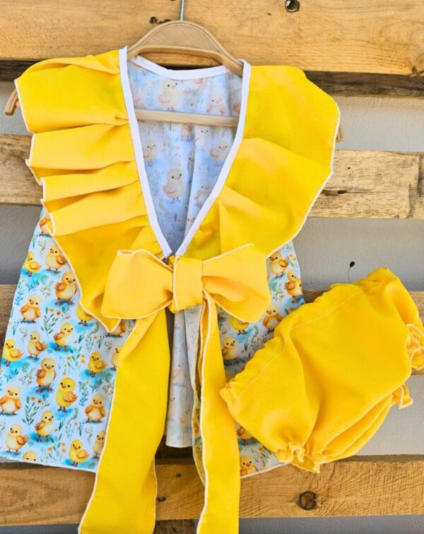 Vestido pollito con braguitas amarilla