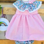 Vestido vichy rosa con braguitas y cuello estampado flores