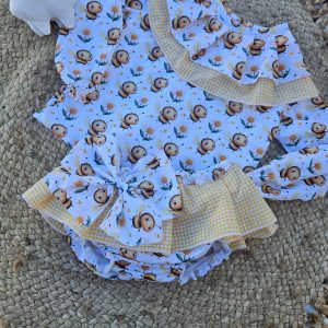 Conjunto de camisa de manga larga y cubrepañal con volantes Abejitas