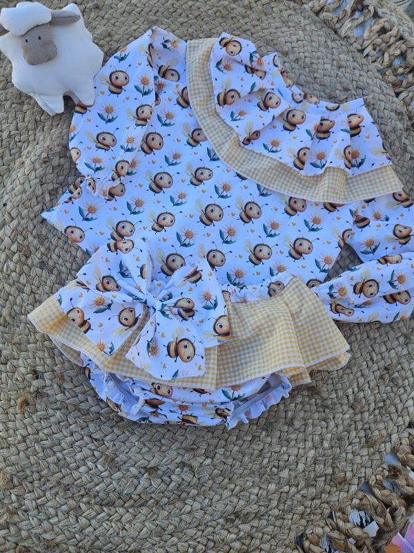 Conjunto de camisa de manga larga y cubrepañal con volantes Abejitas