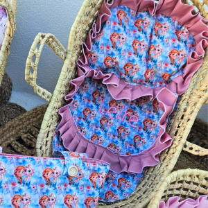 Capazo de palma para muñecas con vestidura Frozen